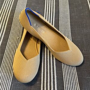 Rothy’s the flat in camel size 10 EUC